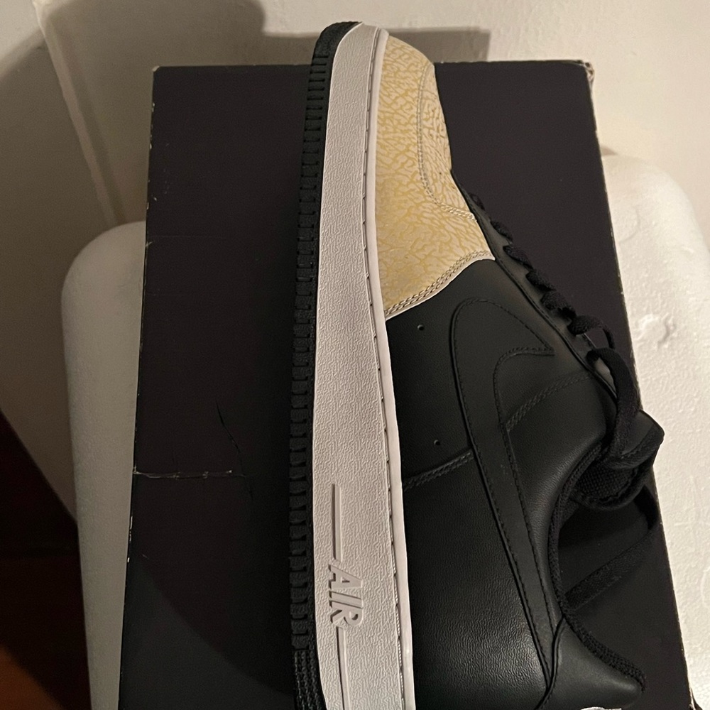 Nike Black and Tan Athletic Shoes - Picture 8 of 10